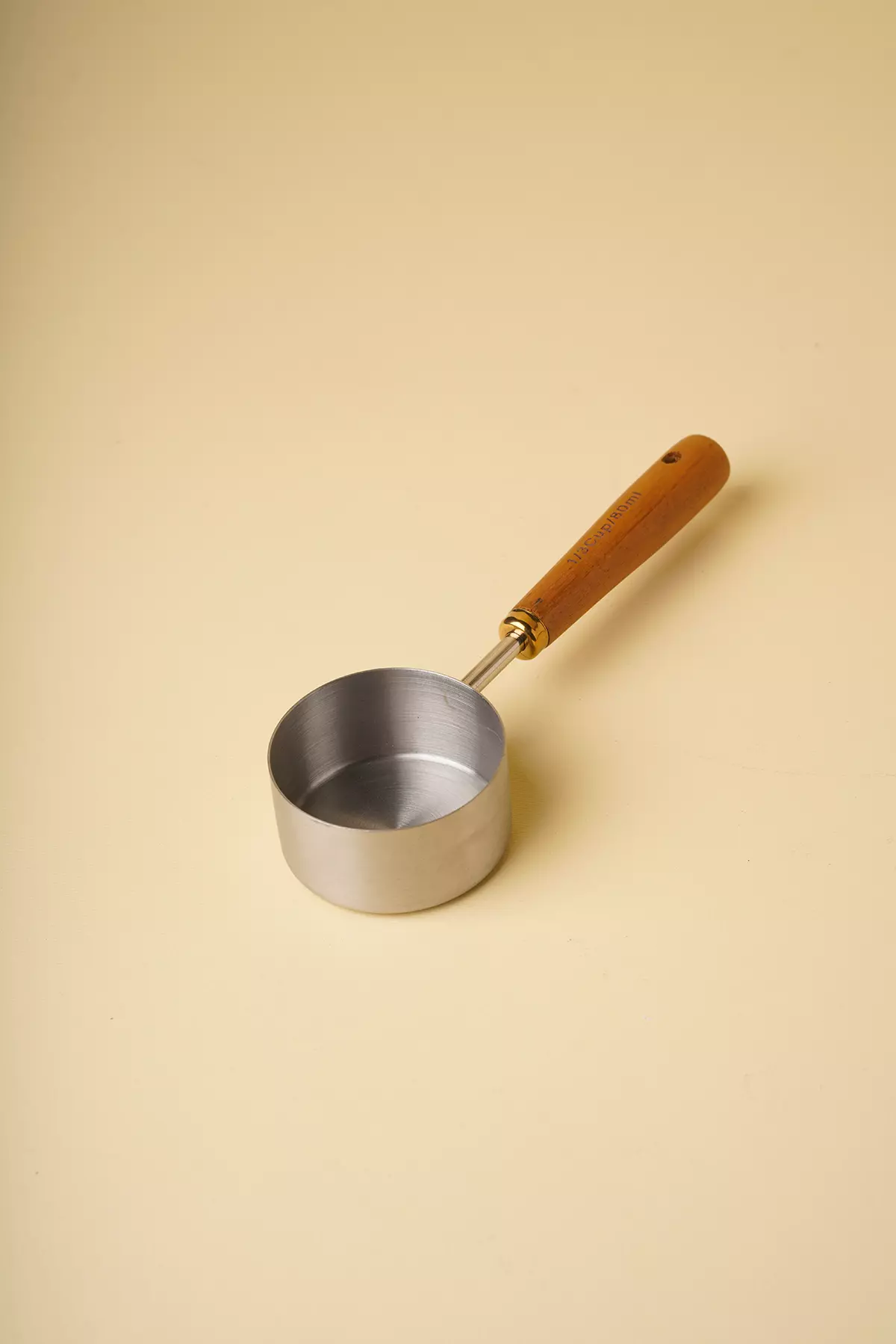 پیمانه نقره ای دسته چوبی